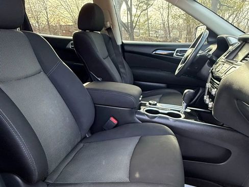 Used 2017 Nissan Pathfinder SV image 15