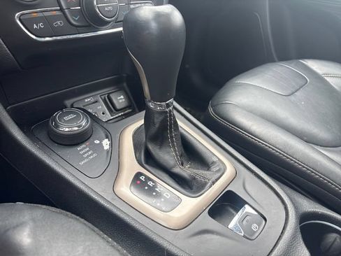 Used 2015 Jeep Cherokee Limited AWD/4WD image 26