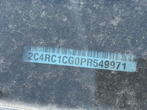 Used 2023 Chrysler Voyager LX FWD image 2