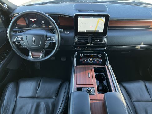 Used 2021 Lincoln Navigator Reserve image 13