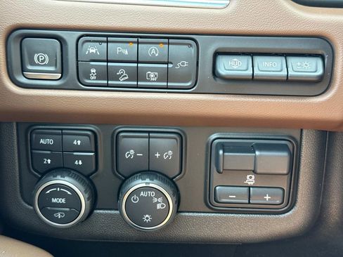 Used 2022 Chevrolet Tahoe High Country AWD/4WD image 11