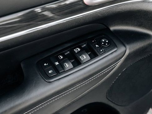 Used 2014 Jeep Grand Cherokee Overland w/ Advanced Technology Group AWD/4WD image 24
