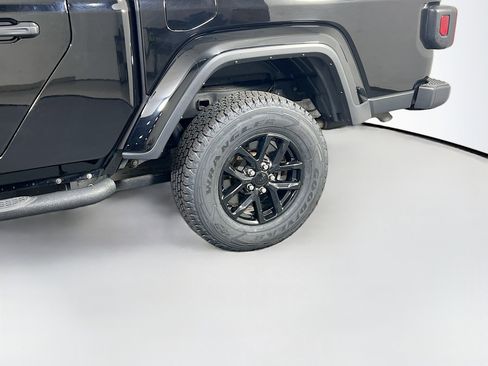 Used 2022 Jeep Gladiator Sport image 28