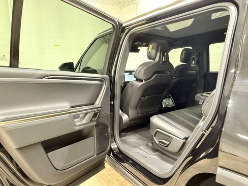 Used 2024 Rivian R1S Adventure Dual AWD/4WD image 31