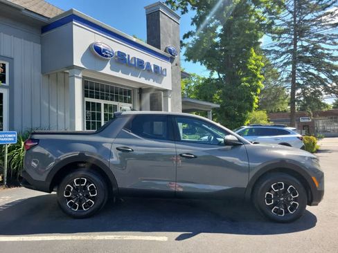 Used 2024 Hyundai Santa Cruz SE AWD/4WD image 2