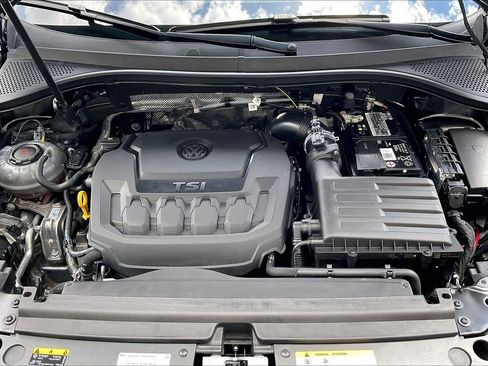 Certified 2023 Volkswagen Tiguan SE R-Line FWD image 9