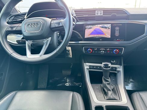 Used 2025 Audi Q3 2.0T Premium image 19