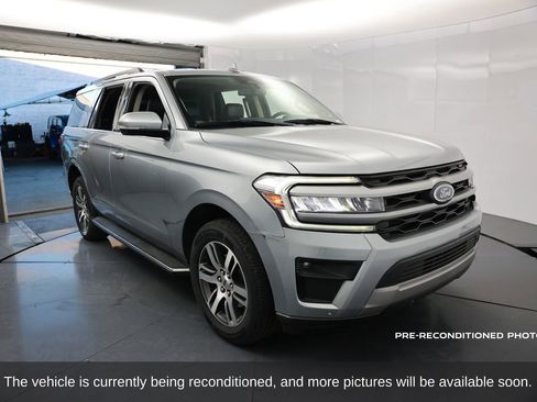 Used 2022 Ford Expedition XLT image 9