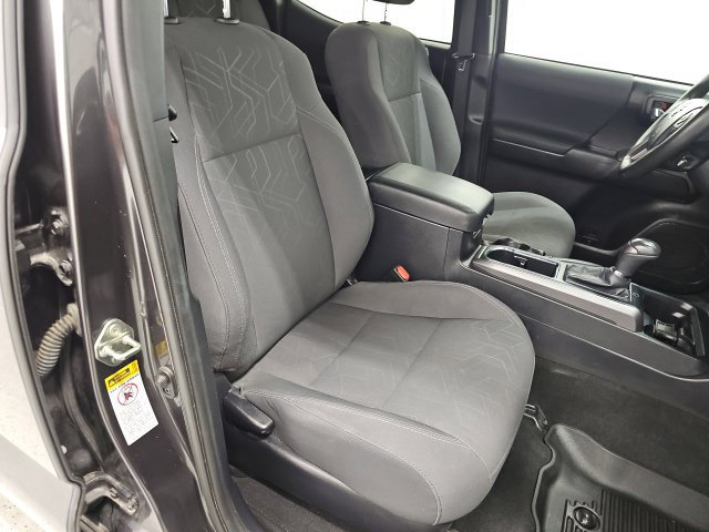 Used 2017 Toyota Tacoma TRD Sport w/ Tow Package (A/T) AWD/4WD image 38