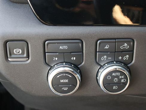 Used 2025 GMC Sierra 1500 SLT AWD/4WD image 33