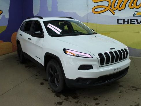 Used 2017 Jeep Cherokee Altitude image 4