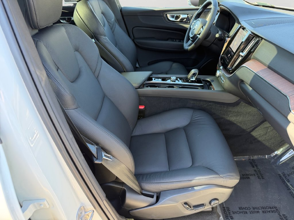 Certified 2024 Volvo XC60 B5 Plus w/ Climate Package AWD/4WD image 8