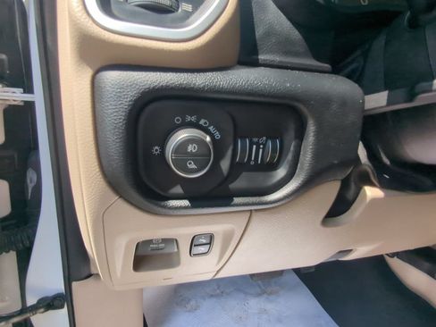 Used 2019 RAM 1500 Big Horn AWD/4WD image 14