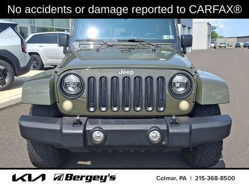 Used 2015 Jeep Wrangler Unlimited Sahara w/ Connectivity Group AWD/4WD image 2