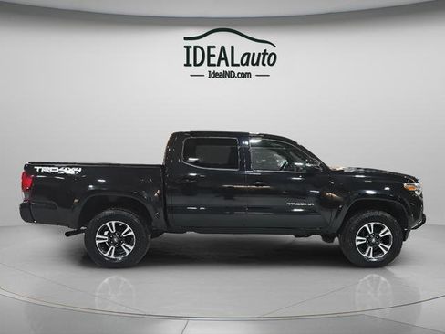 Used 2018 Toyota Tacoma TRD Sport image 6
