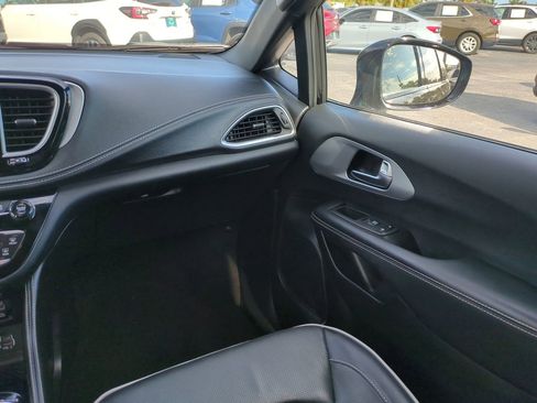 Used 2025 Chrysler Pacifica Limited w/ Uconnect Theater Family Group AWD/4WD image 17