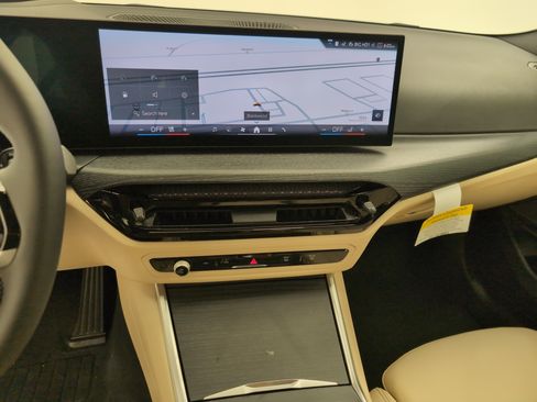 New 2025 BMW 330i Sedan w/ Premium Package image 16