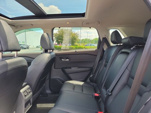 Certified 2023 Nissan Rogue SL w/ SL Premium Package AWD/4WD image 11