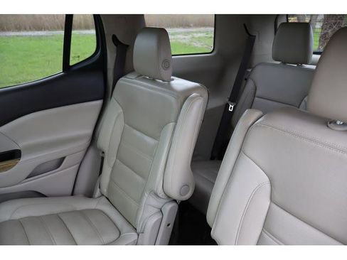 Used 2017 GMC Acadia Denali w/ Technology Package FWD image 12
