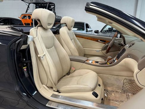Used 2009 Mercedes-Benz SL 550 w/ Premium I Pkg image 18