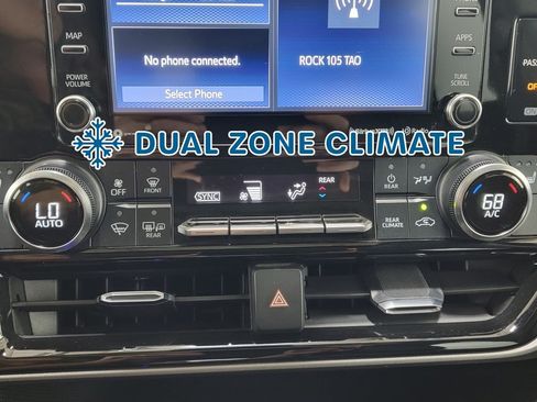 Used 2022 Toyota Highlander XLE AWD/4WD image 22