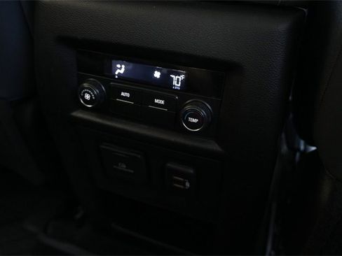 Used 2021 Chevrolet Traverse LT w/ LT Premium Package image 22