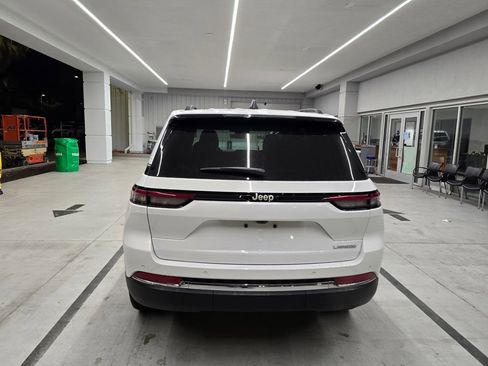 New 2025 Jeep Grand Cherokee Laredo w/ Luxury Tech Group I RWD image 5