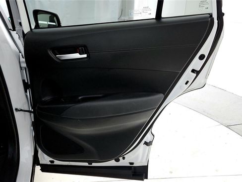 Used 2023 Toyota Corolla Cross XLE w/ Convenience Package image 19