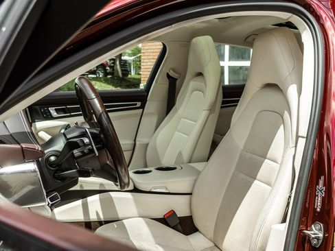 Used 2023 Porsche Panamera 4 Platinum Edition w/ Sportdesign Package AWD/4WD image 6