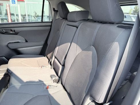 Used 2023 Toyota Highlander LE AWD/4WD image 20