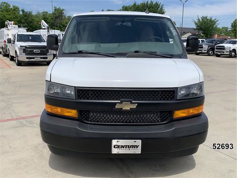 Used 2021 Chevrolet Express 2500 RWD image 14