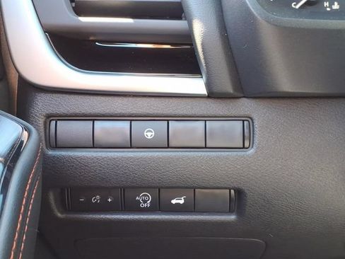 Used 2025 Nissan Rogue SV AWD/4WD image 22