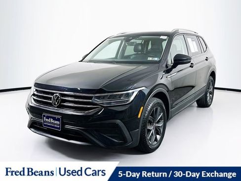 Used 2022 Volkswagen Tiguan SE w/ Panoramic Sunroof Package image 3