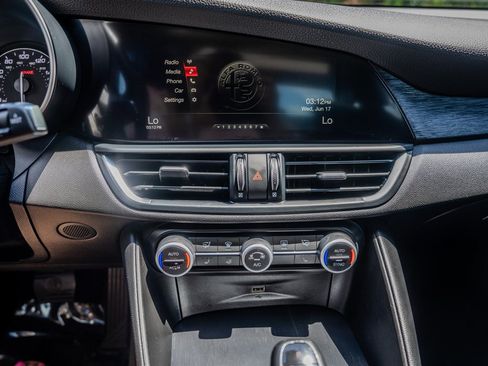 Used 2018 Alfa Romeo Giulia AWD image 20