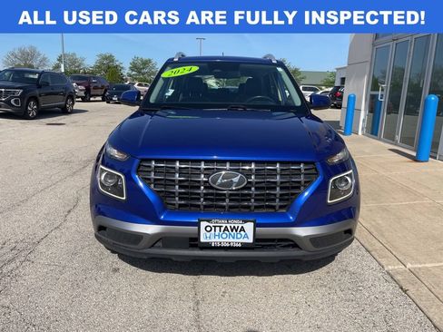 Used 2024 Hyundai Venue Limited FWD image 3