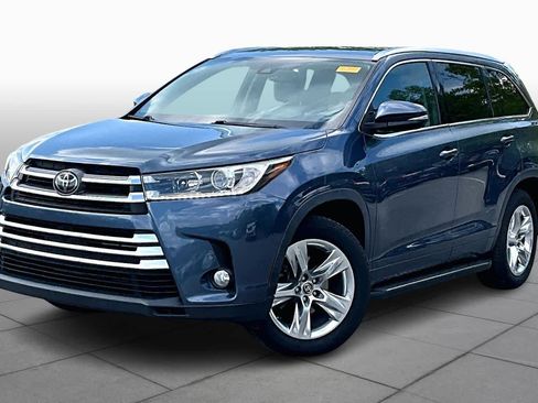 Used 2017 Toyota Highlander Limited image 2