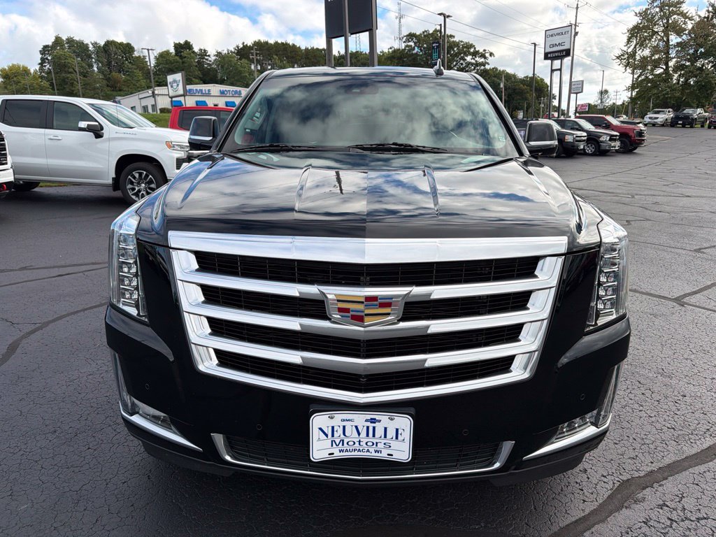 Used 2017 Cadillac Escalade Luxury AWD/4WD image 8