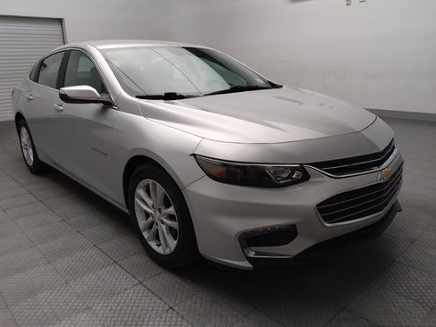 Used 2018 Chevrolet Malibu LT w/ Leather Package FWD image 13