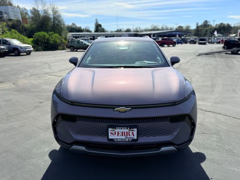 New 2026 Chevrolet Equinox EV LT w/ Convenience Package II image 2