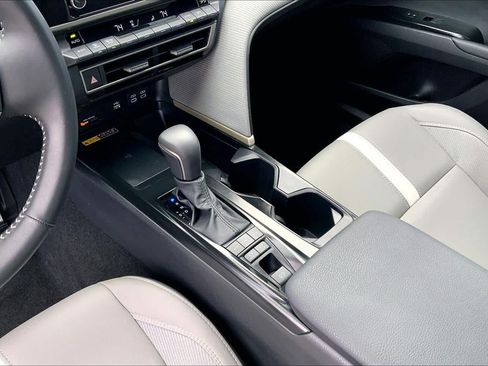 Used 2025 Toyota Camry SE FWD image 30