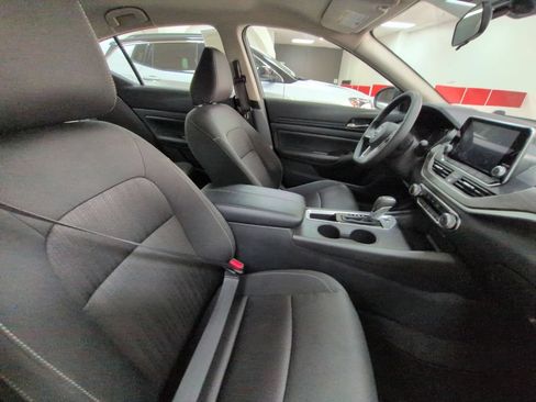 Used 2025 Nissan Altima 2.5 SV FWD image 28