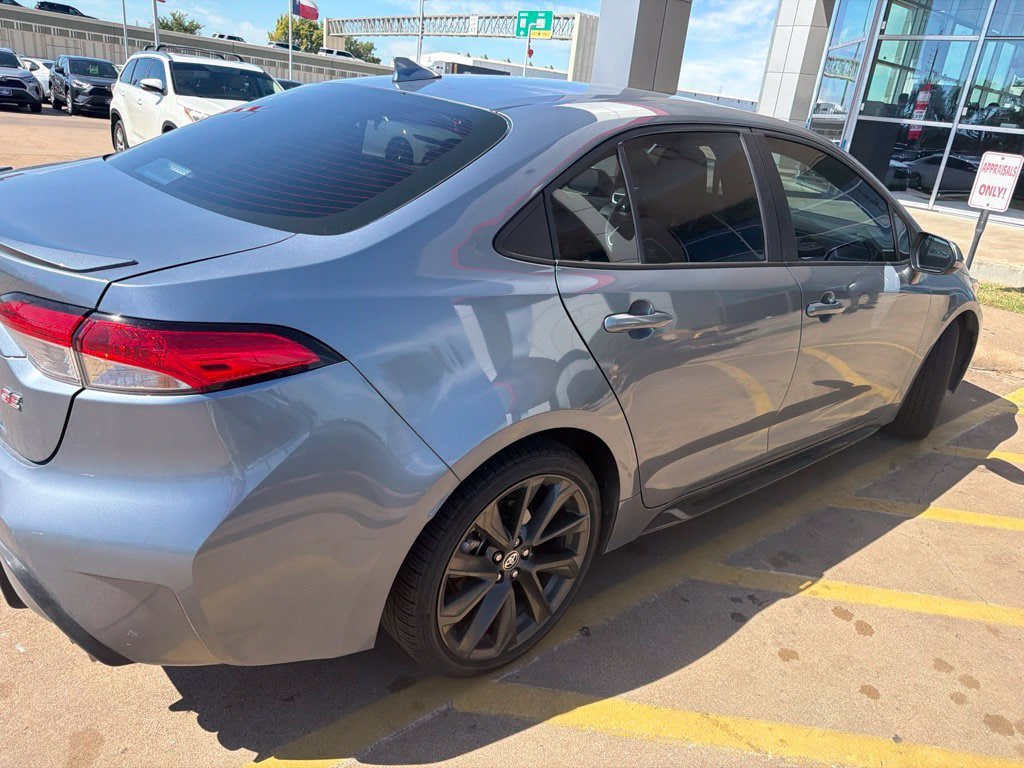 Used 2025 Toyota Corolla SE FWD image 2