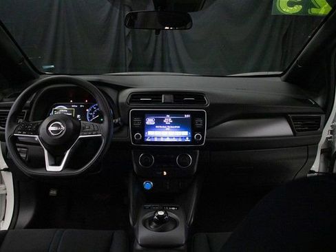 Used 2025 Nissan Leaf S image 21