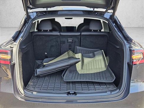 Used 2025 Tesla Model Y Long Range RWD image 6