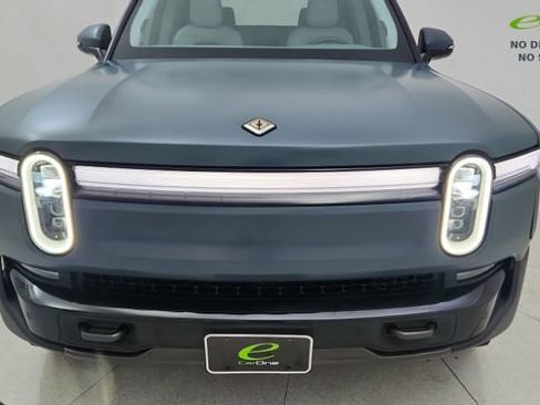 Used 2025 Rivian R1T Premium AWD/4WD image 9