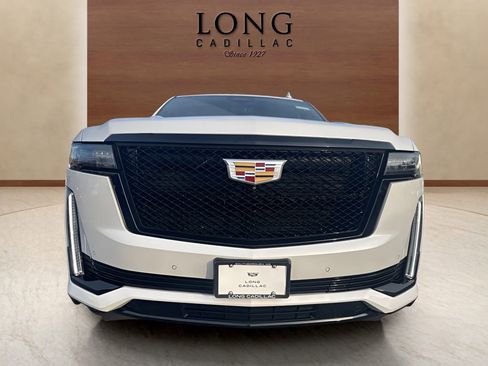 Certified 2022 Cadillac Escalade ESV Sport w/ Touring Package image 8