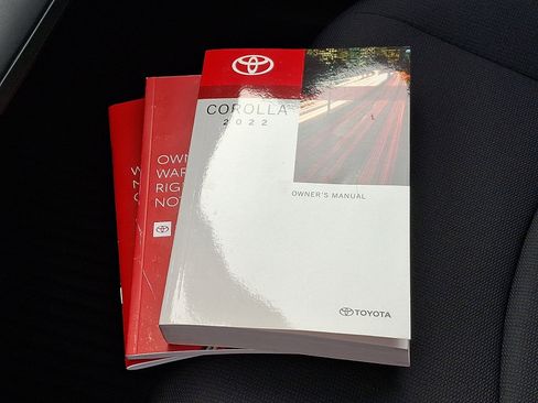 Certified 2022 Toyota Corolla LE image 25