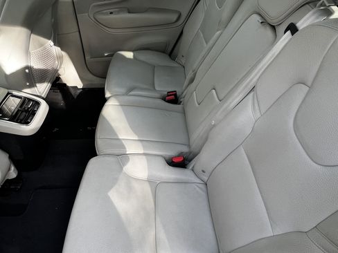 Used 2021 Volvo XC90 T6 Momentum image 32