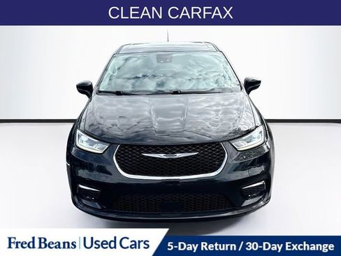 Used 2023 Chrysler Pacifica Touring-L FWD image 2