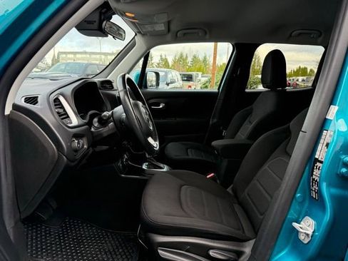 Used 2019 Jeep Renegade Latitude w/ Cold Weather Group image 20